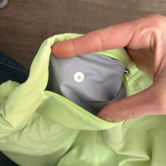 Lululemon Green shorts size 6 - Picture 2 of 4